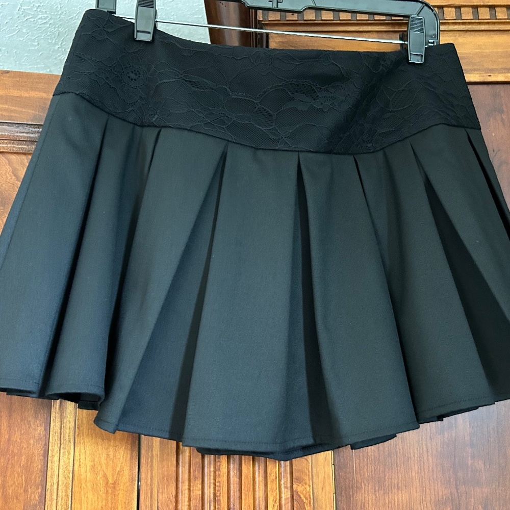 Bebe Black Lace Waist Pleated Mini Skirt, Size 8 - Picture 5 of 16